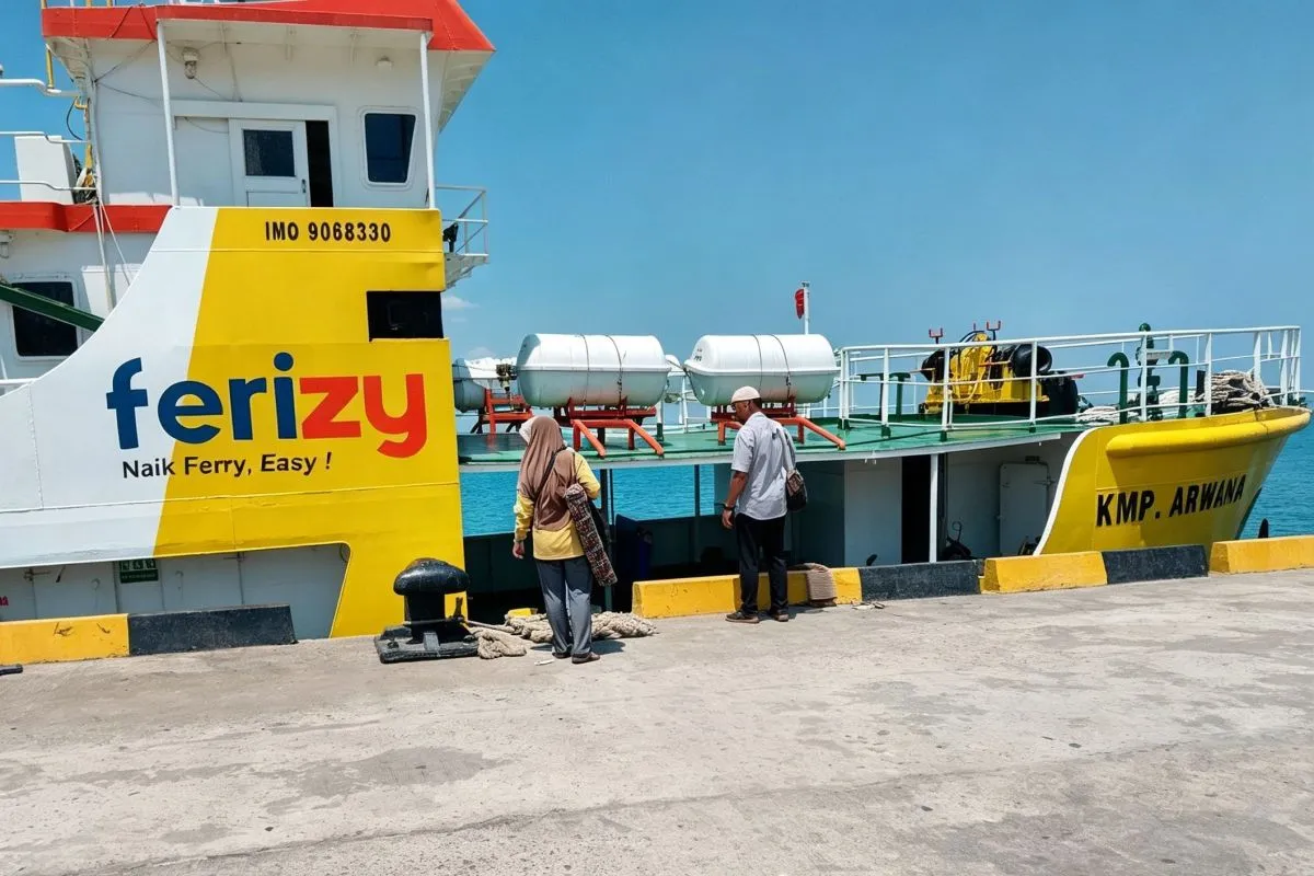 Kapal Perintis Jadi Jembatan Asa Warga Pulau Sabutung di Pangkep